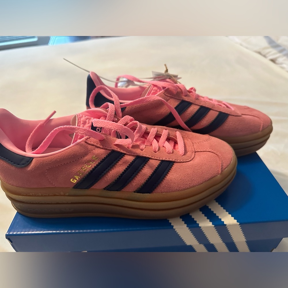 Adidas Gazelle Pink & Blue platform sold out everywhere !